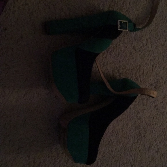 Shoe - Picture 4 of 5